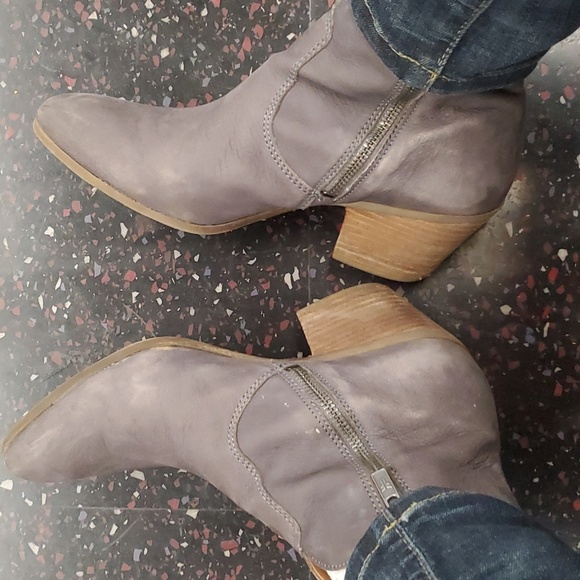 Western style zip-up Frye ankle boot - Picture 11 of 13